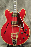 �u�M�u�\���E�����t�B�X�v���2015�N�̃��~�e�b�h���f���ƂȂ� ES-355 Bigsby �����ׂ��܂����B