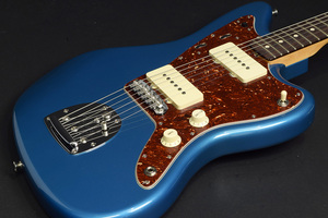 Aged Lake Placid Blueカラーを纏ったJazzmaster！人気の高いスラブローズ期の仕様を再現した、日本限定モデルです！