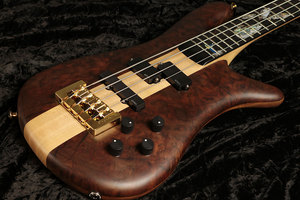 日本入荷はこの1本のみ。いつまでも眺めていたくなるEbony指板を泳ぐ8匹のAtlantic Salmon Inlay。Spector NS Model40周年記念モデル。
