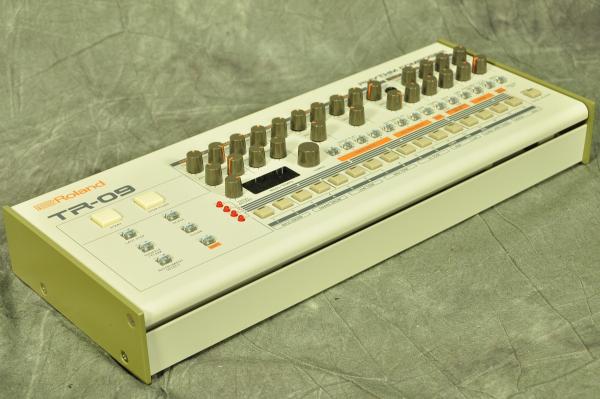 Roland TR-09