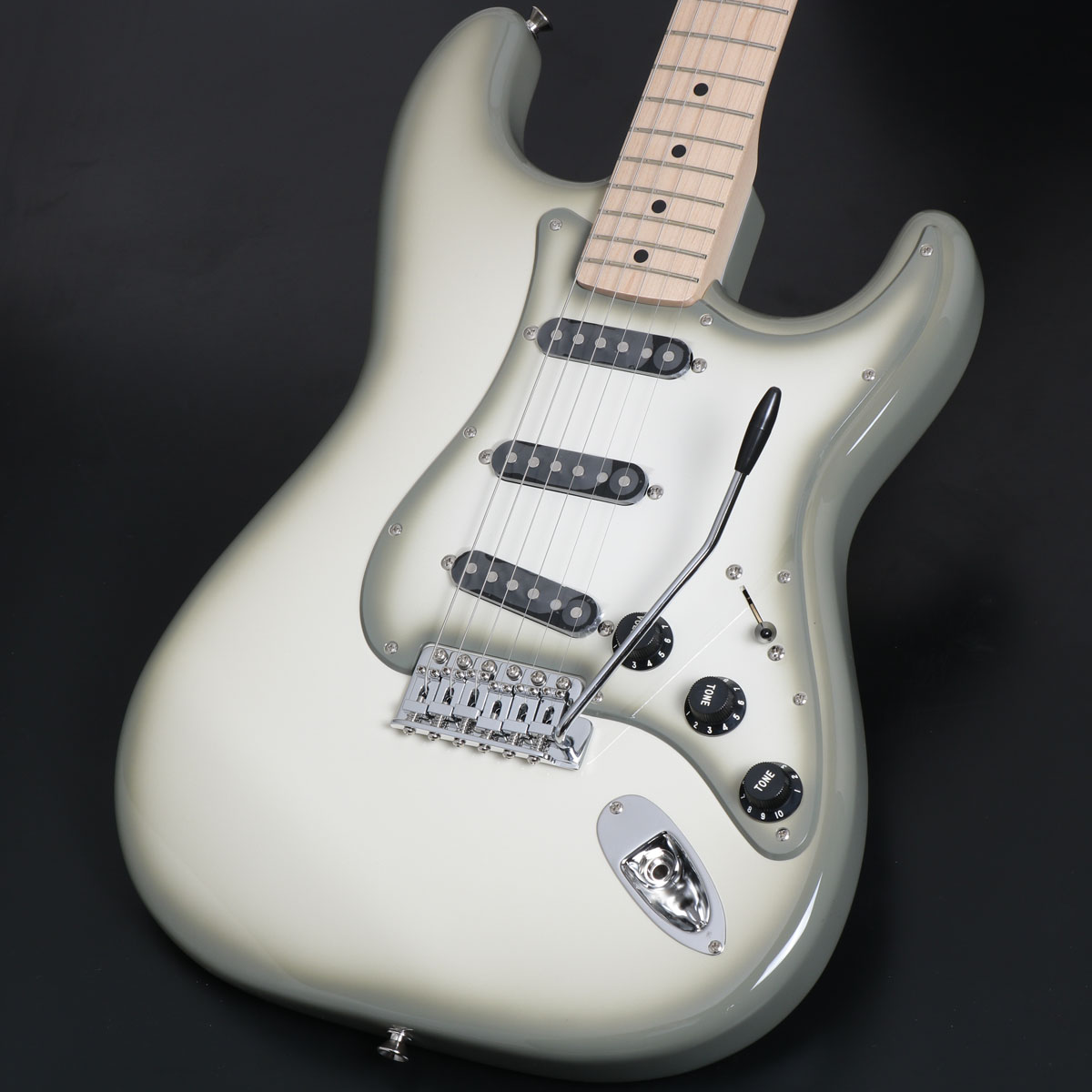 見事な Edition Limited / Fender Made Stratocaster Antigua Japan in ギター
