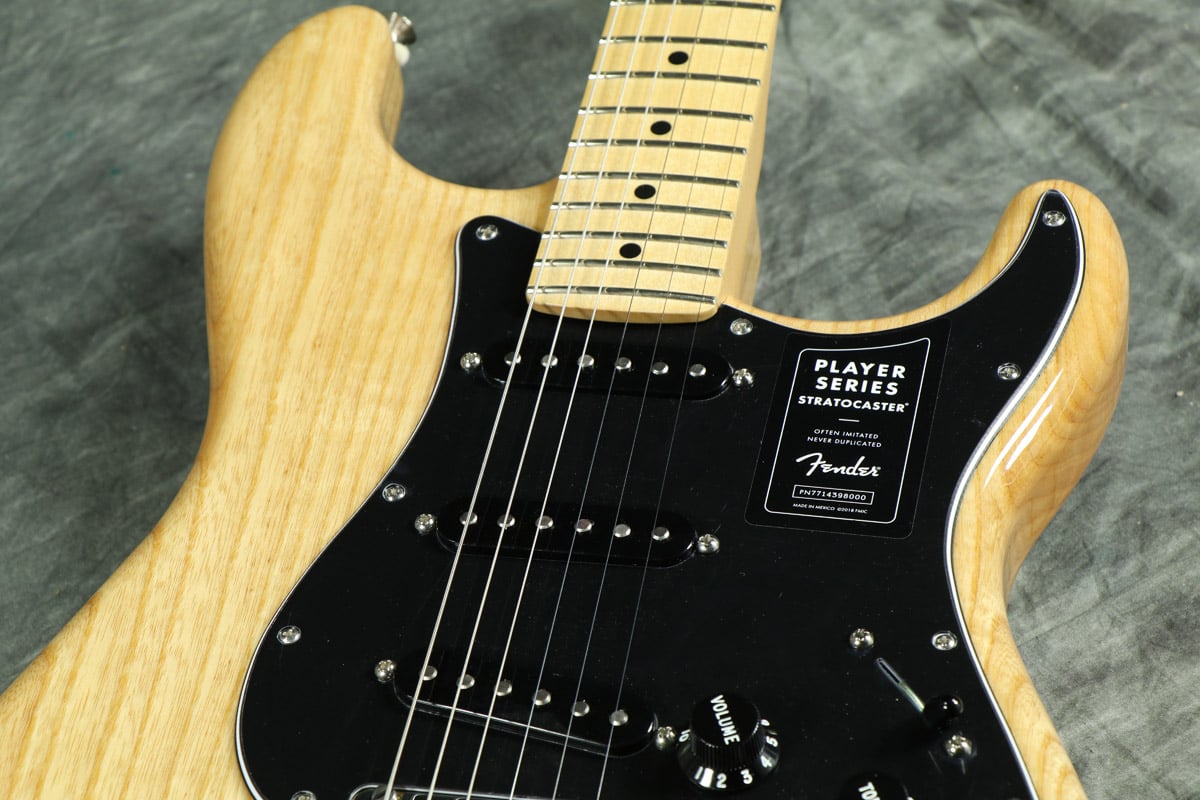 Fender / Limited Edition Player Stratocaster Ash Natural