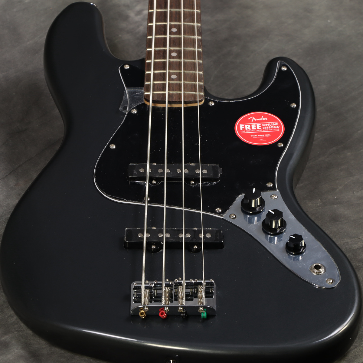 Squier by Fender / Affinity Series Jazz Bass Laurel Fingerboard Black  Pickguard Charcoal Frost Metallic