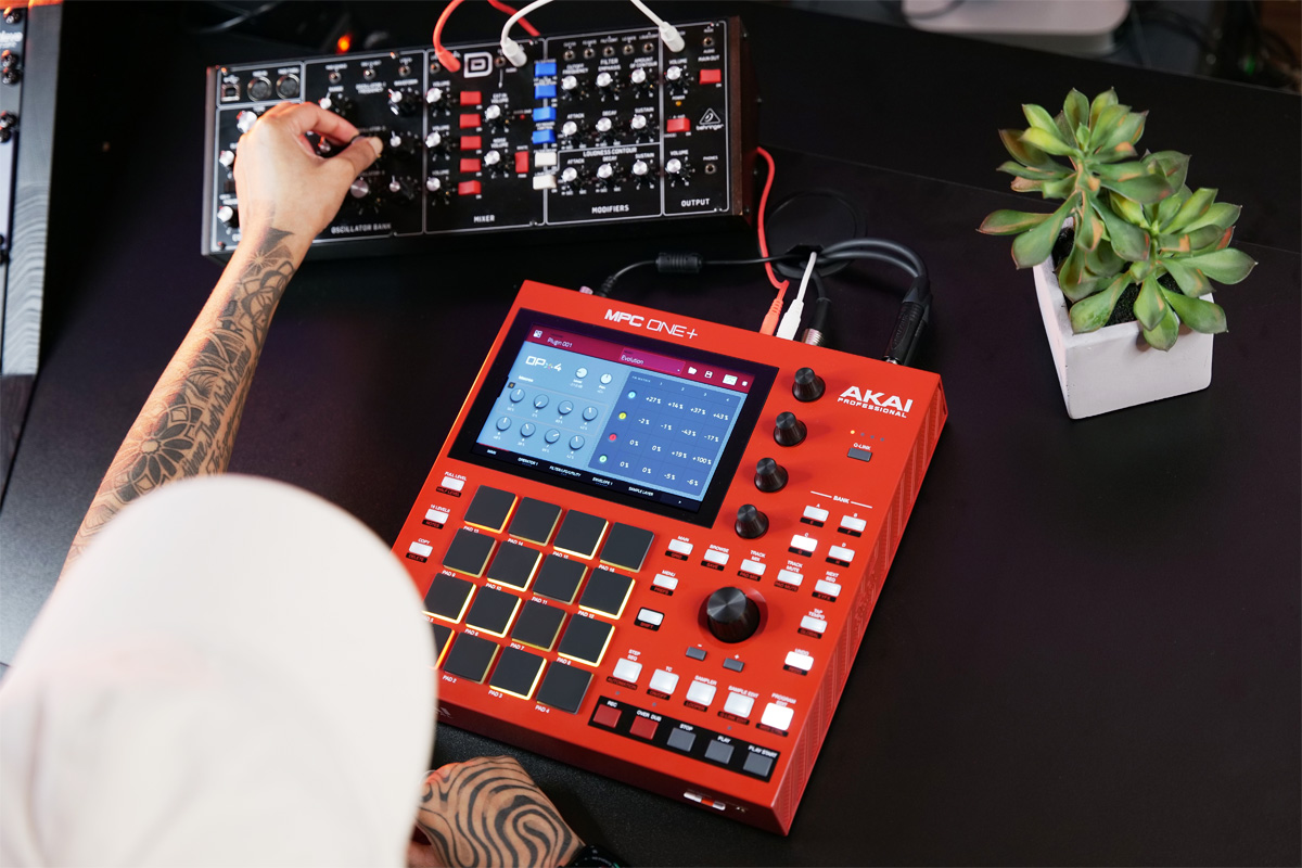 AKAI Professional MPC One　専用機材カバー付き ANALOG CASESの機材ケース、Akai MPC One 専用 ハードケースのご