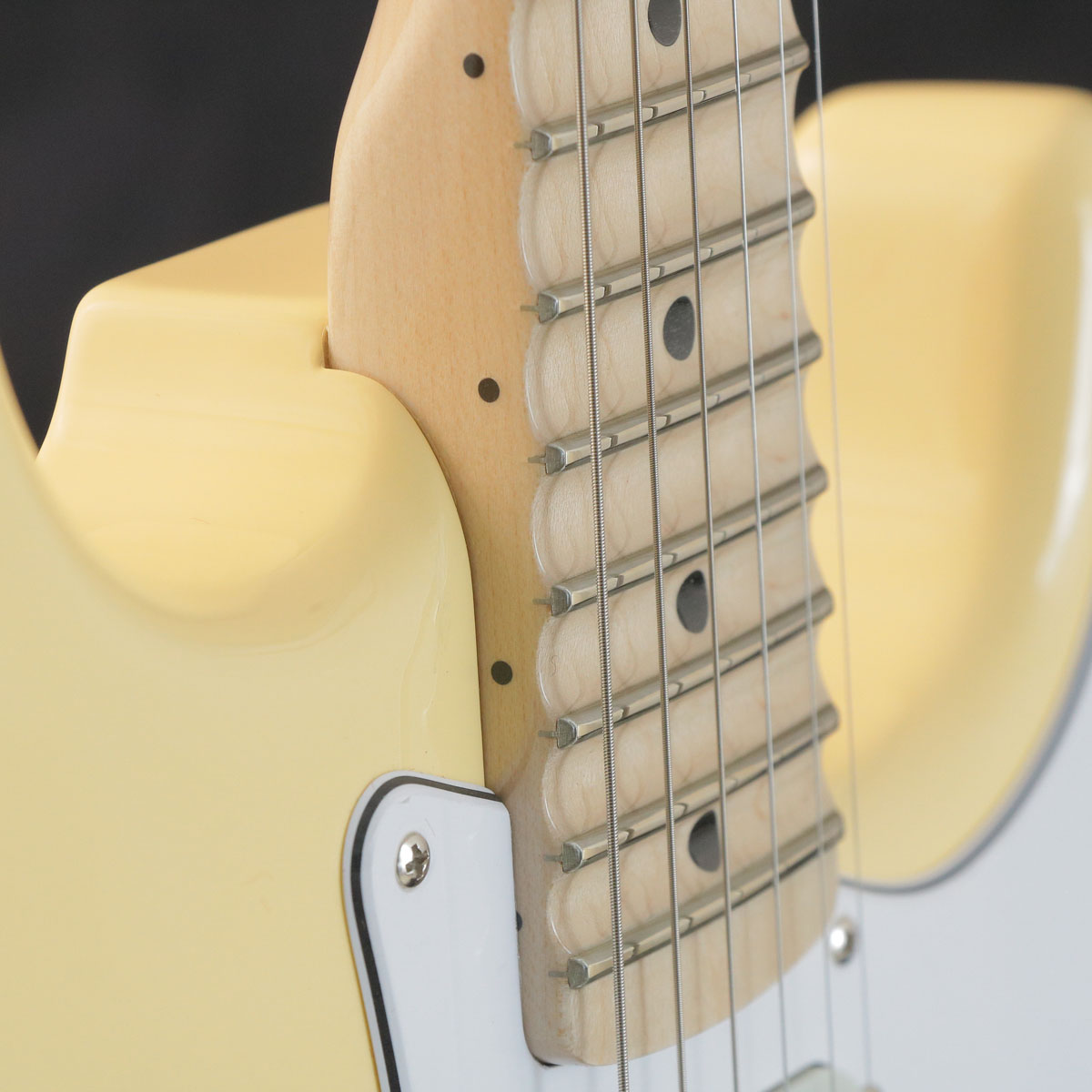 fender イングウェイ　ギター　nシリアル　ケース付き Fender Yngwie Malmsteen Stratocaster Vintage White エレキ