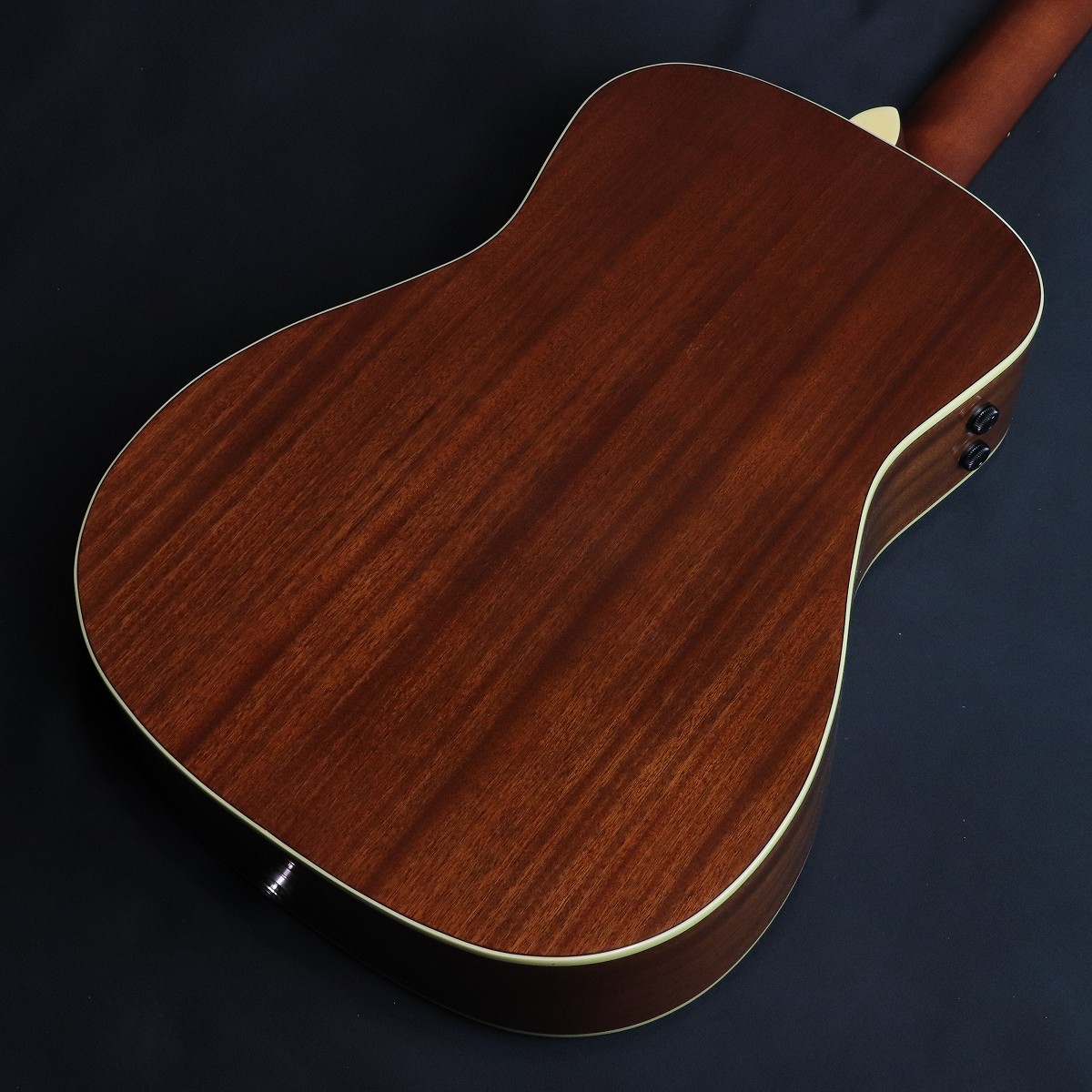 Smith アコースティックギター　NO.9 Fender / Malibu Player Walnut Fingerboard Gold Pickguard