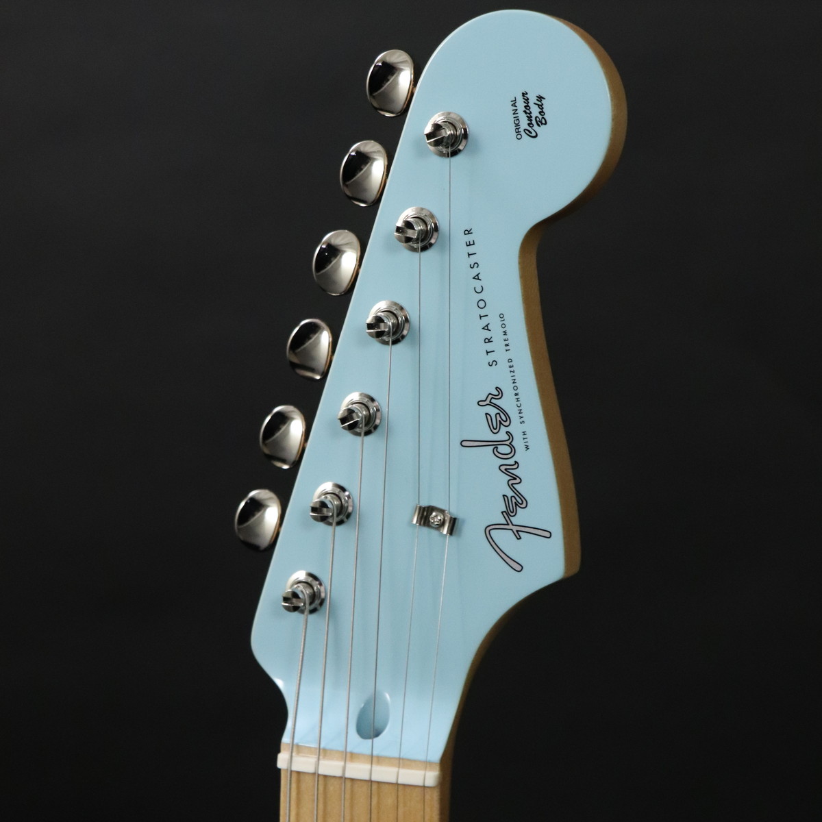 Fender Japan ストラトキャスター Daphne Blue s-l1200.jpg