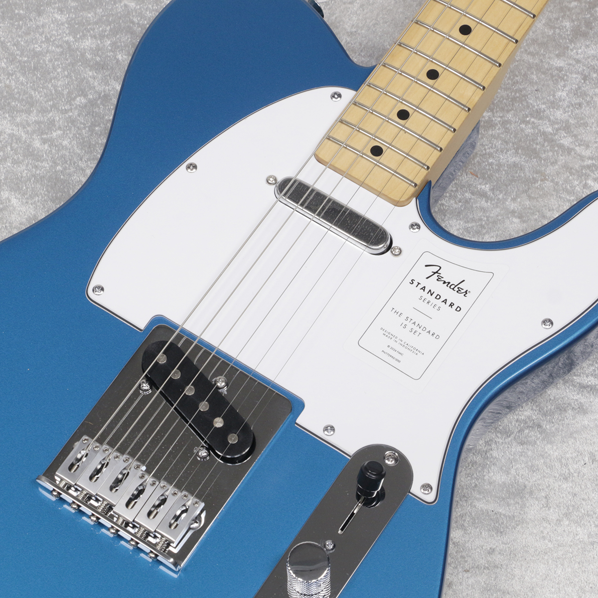 Fender / Standard Telecaster Maple Fingerboard White