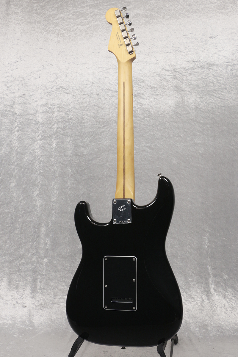 Fender エレキギター ブラック Fender：サテンブラックとポイントカラーのレッドが映える