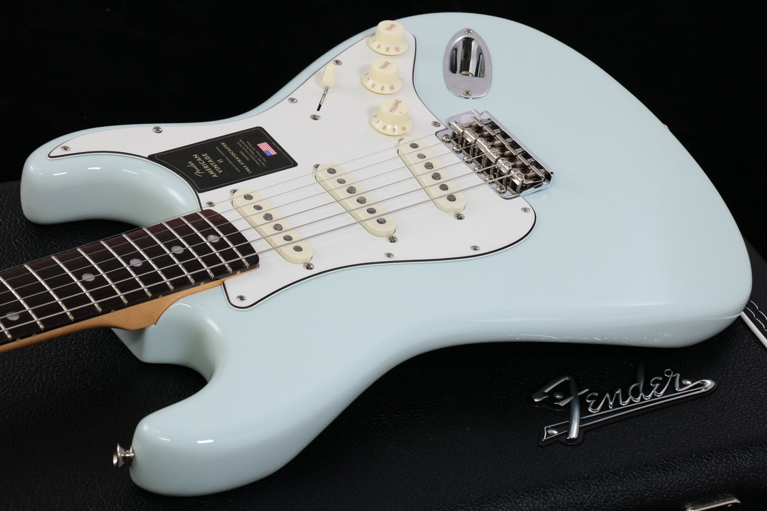 Fender New American Vintage 1965ストラト FenderAmerican Vintage II 1965 Stratocaster -Shoreline Gold
