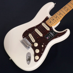 l D ストラトタイプ ケース付き Fender Fender(フェンダー) Deluxe Molded Case Stratocaster