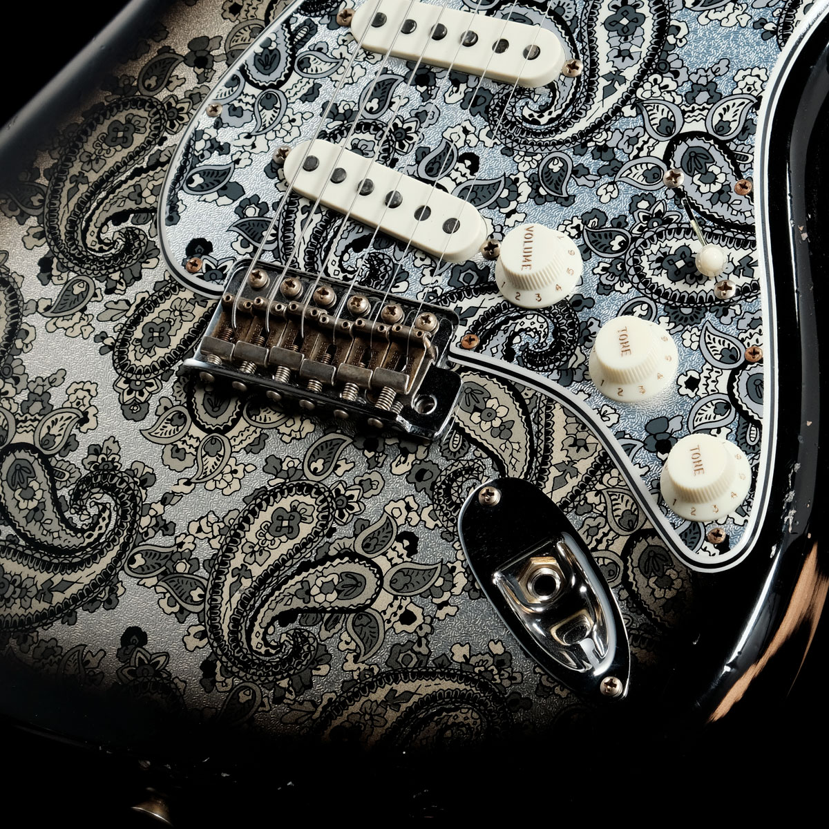 エレキギター】-Fender-ブラックペイズリー柄がカッコイイ！Made