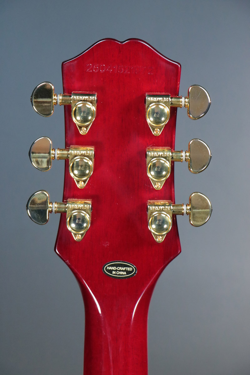 Epiphone by Gibson / Inspired by Gibson Les Paul Custom