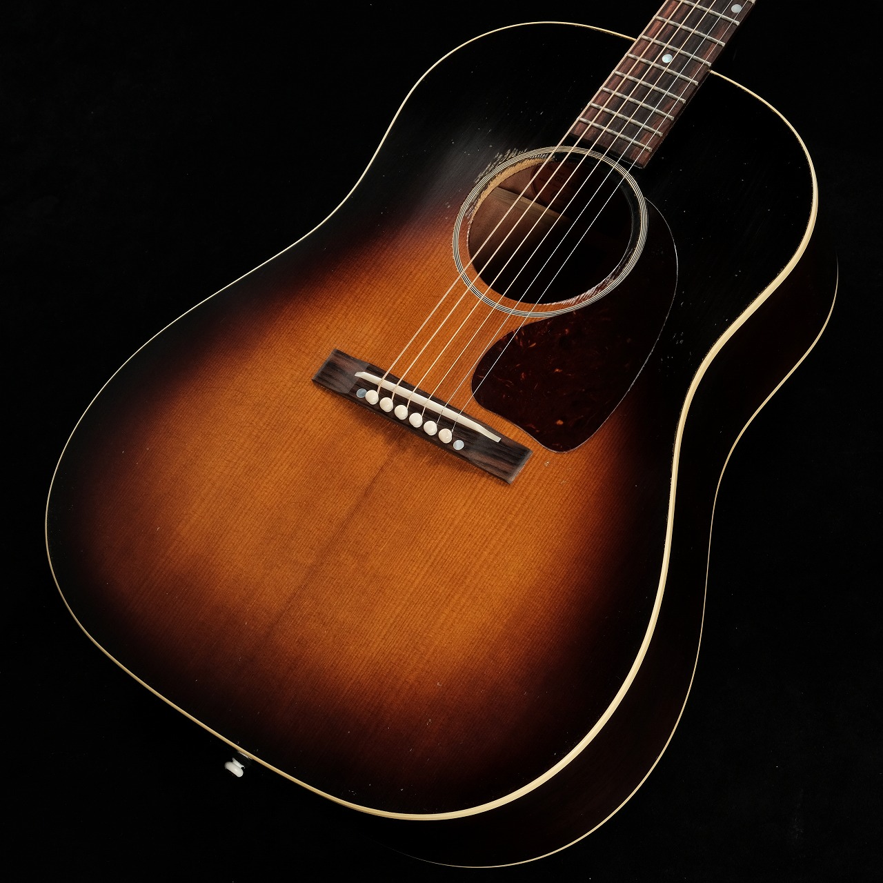 Gibson / Custom Shop Murphy<br />
Lab 1942 Banner J-45 Light<br />
Aged Vintage Sunburst...