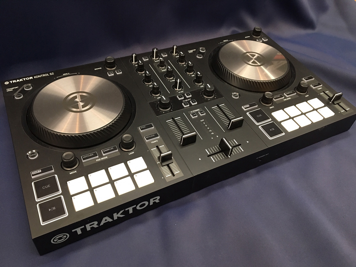 Native Instruments ネイティブインストゥルメンツ / TRAKTOR KONTROL S2 MK3 DJコントローラー  【展示品特価】【OCZBG】