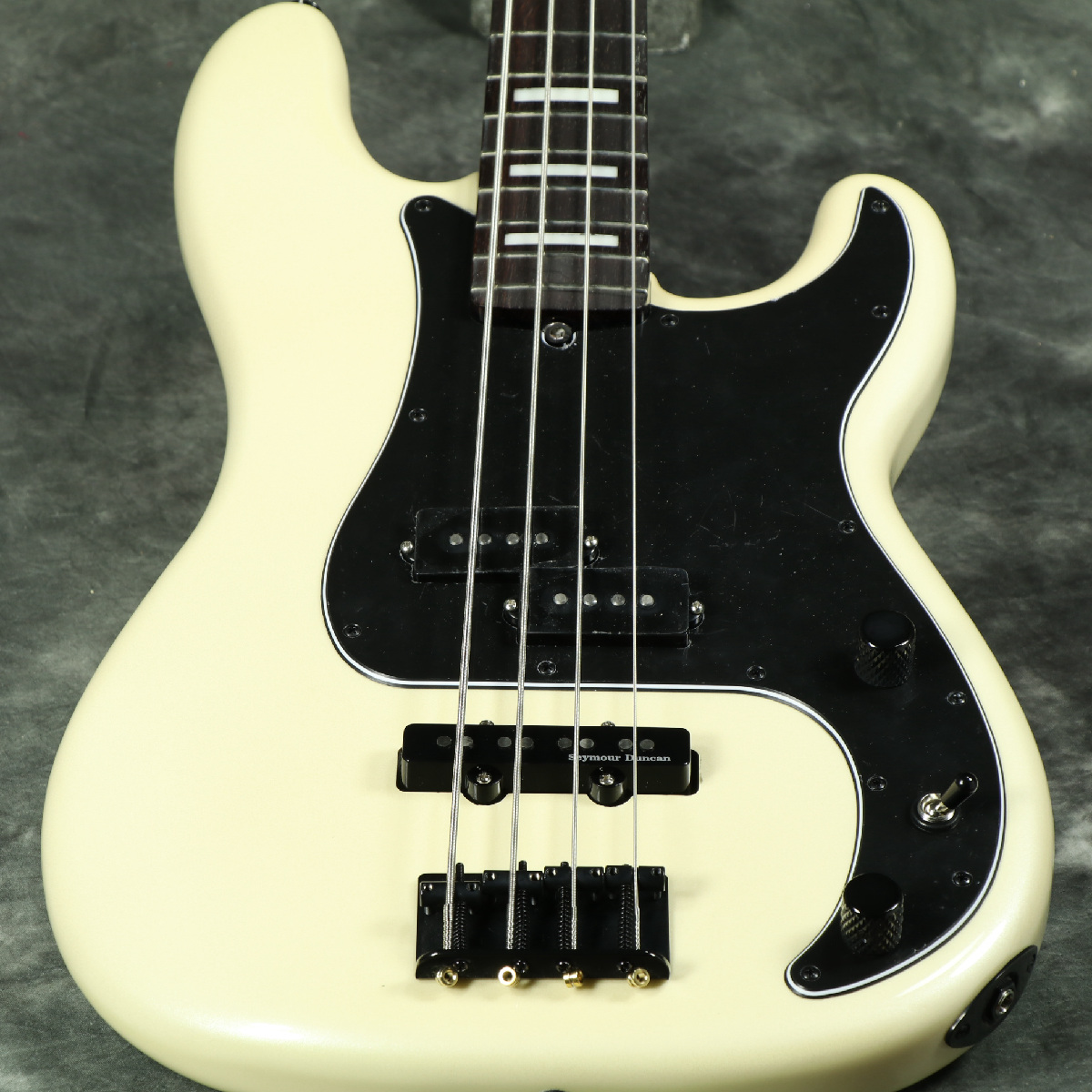 エレキベース Fender Duff McKagan Deluxe Precision Bass, Rosewood