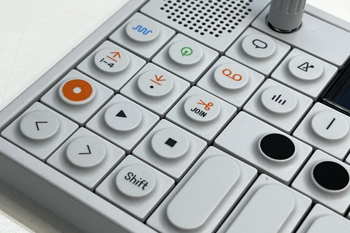 Teenage Engineering OP-1 ポータブルシンセサイザー Teenage Engineering OP-1 Portable Synthesizer Demo - YouTube