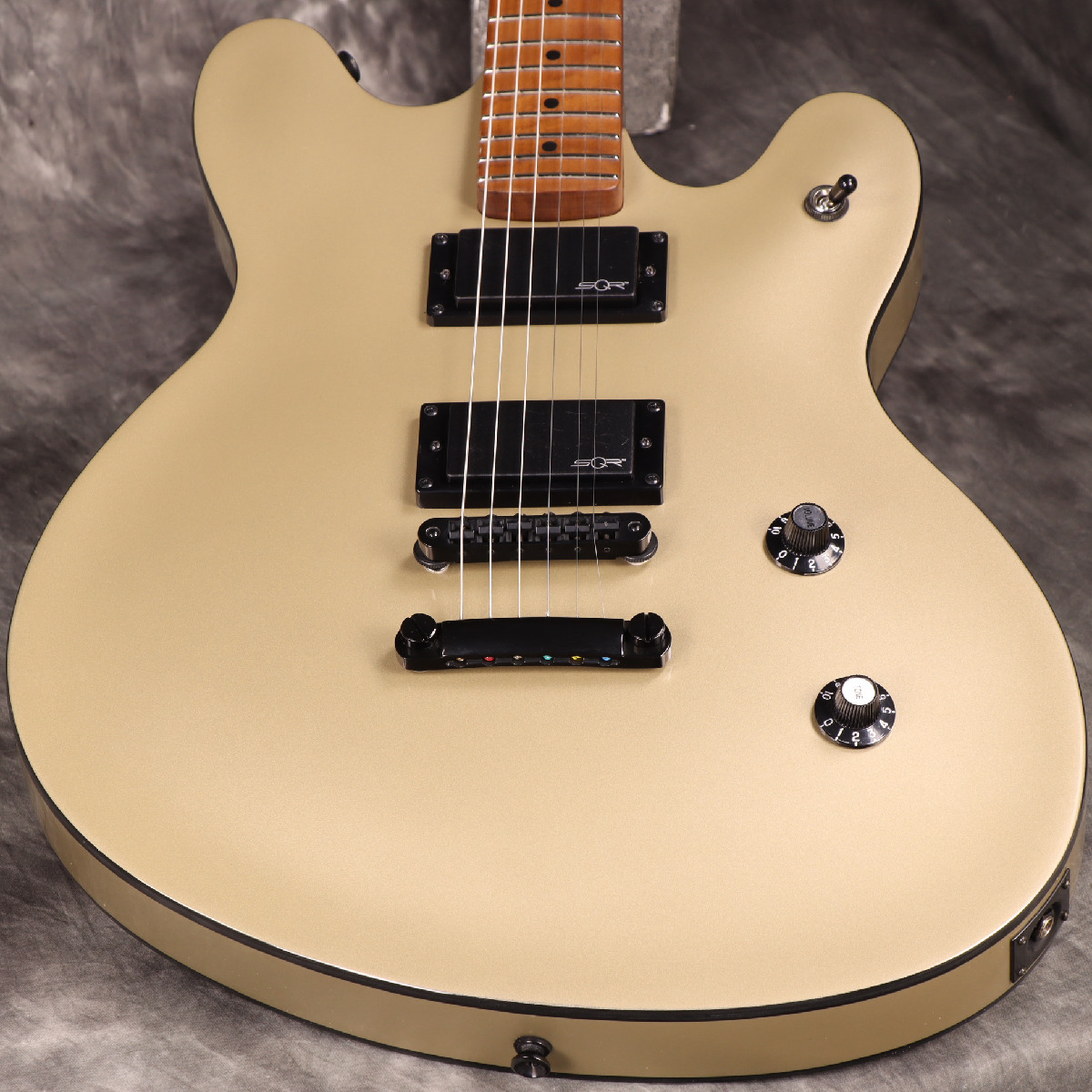 Squier Starcaster エレキギター Shoreline Gold