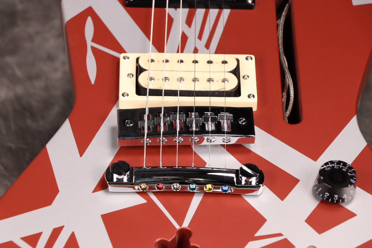 EVH / Striped Series Shark Pau Ferro Fingerboard Burgundy