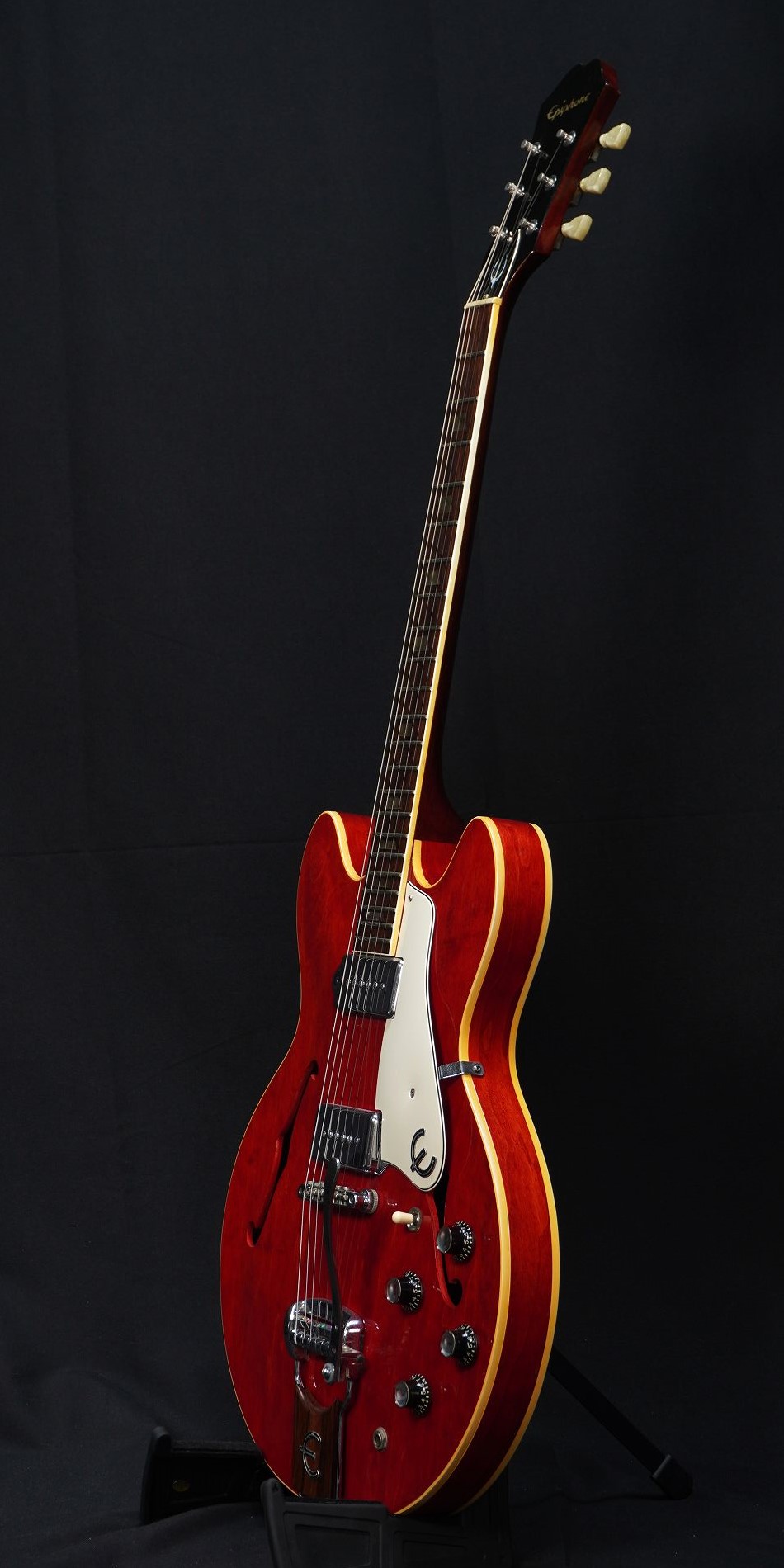 Epiphone エレキベース 1967年 Epiphone '67 Embassy Deluxe Bass - チェリー - ハイパー