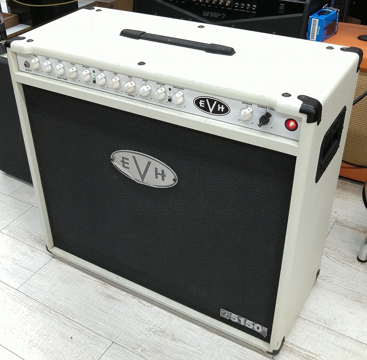 EVH / EVH 5150 III 2×12 COMBO IVORY 【箱崩れ、展示品特価】