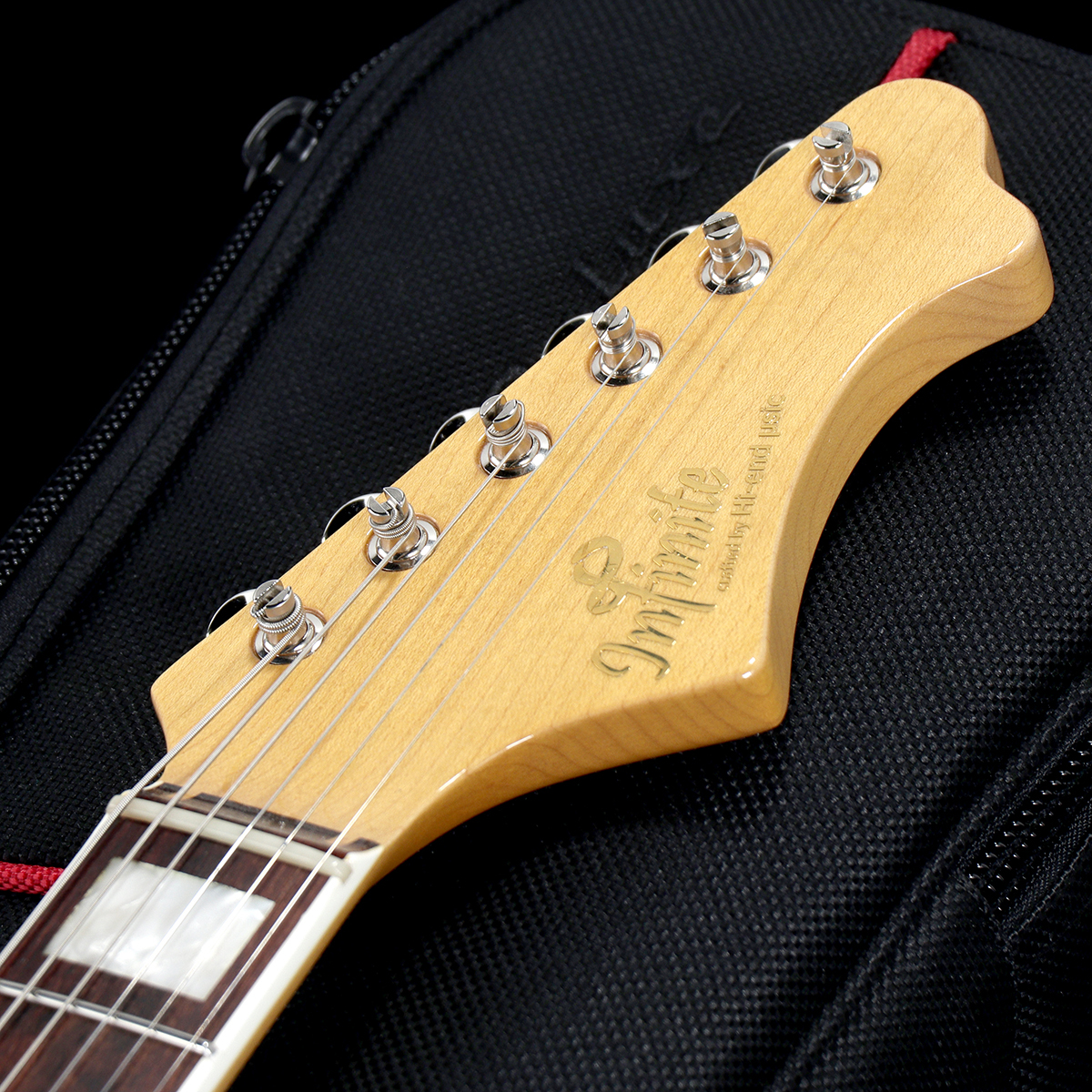 ギターとベースのハイブリッド楽器 – Harley Benton Bass VI