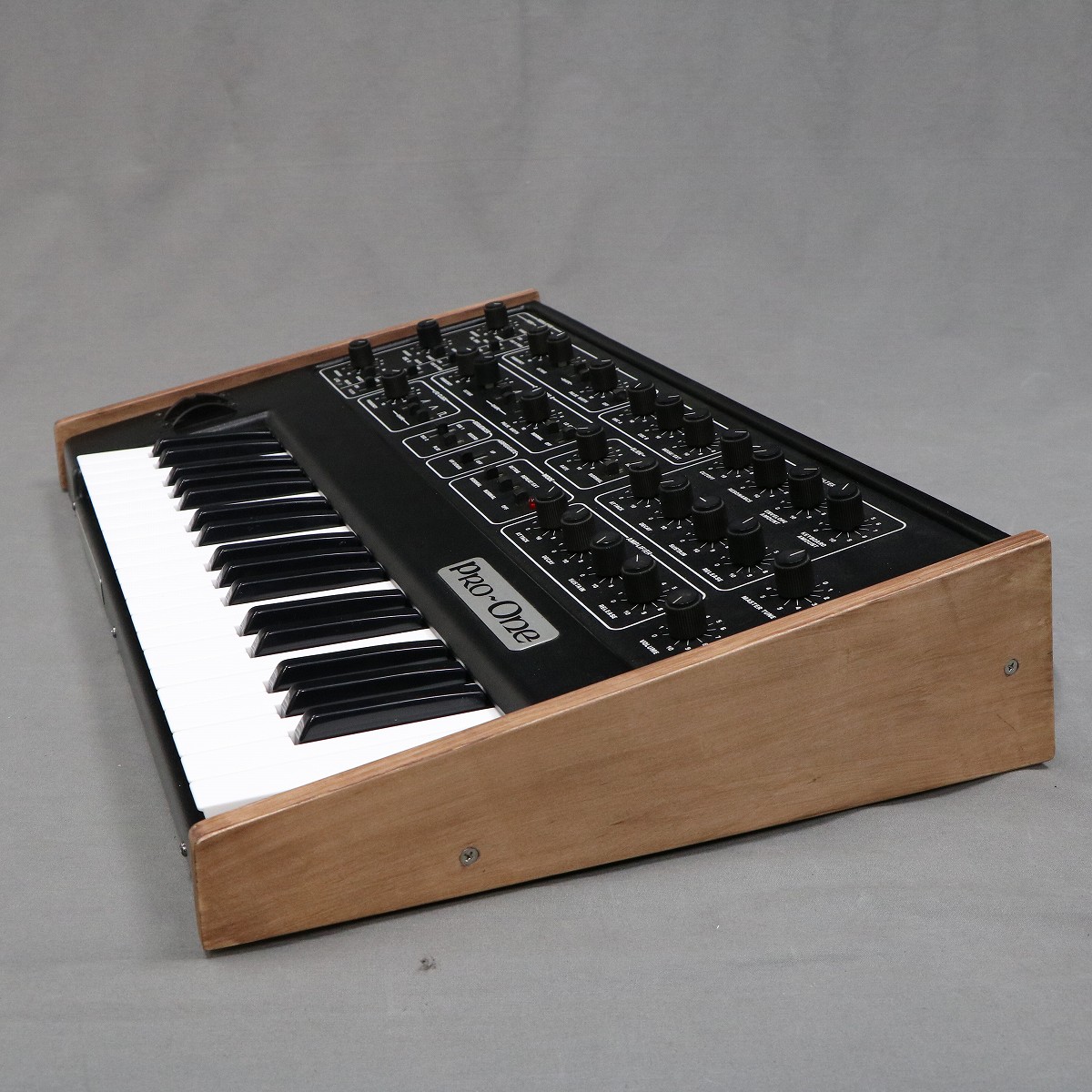 Sequential Circuits Pro One | Vintage Synth Explorer