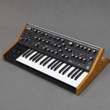 Moogが世界で限定2000台のシンセ、Subsequent 37 CVを発売