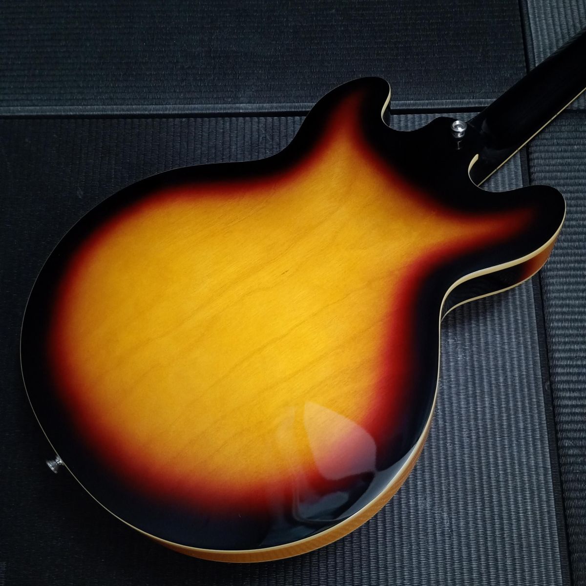 ギター Casino Coupe Vintage Sunburst Amazon.com: Epiphone Casino Archtop Hollowbody, Vintage
