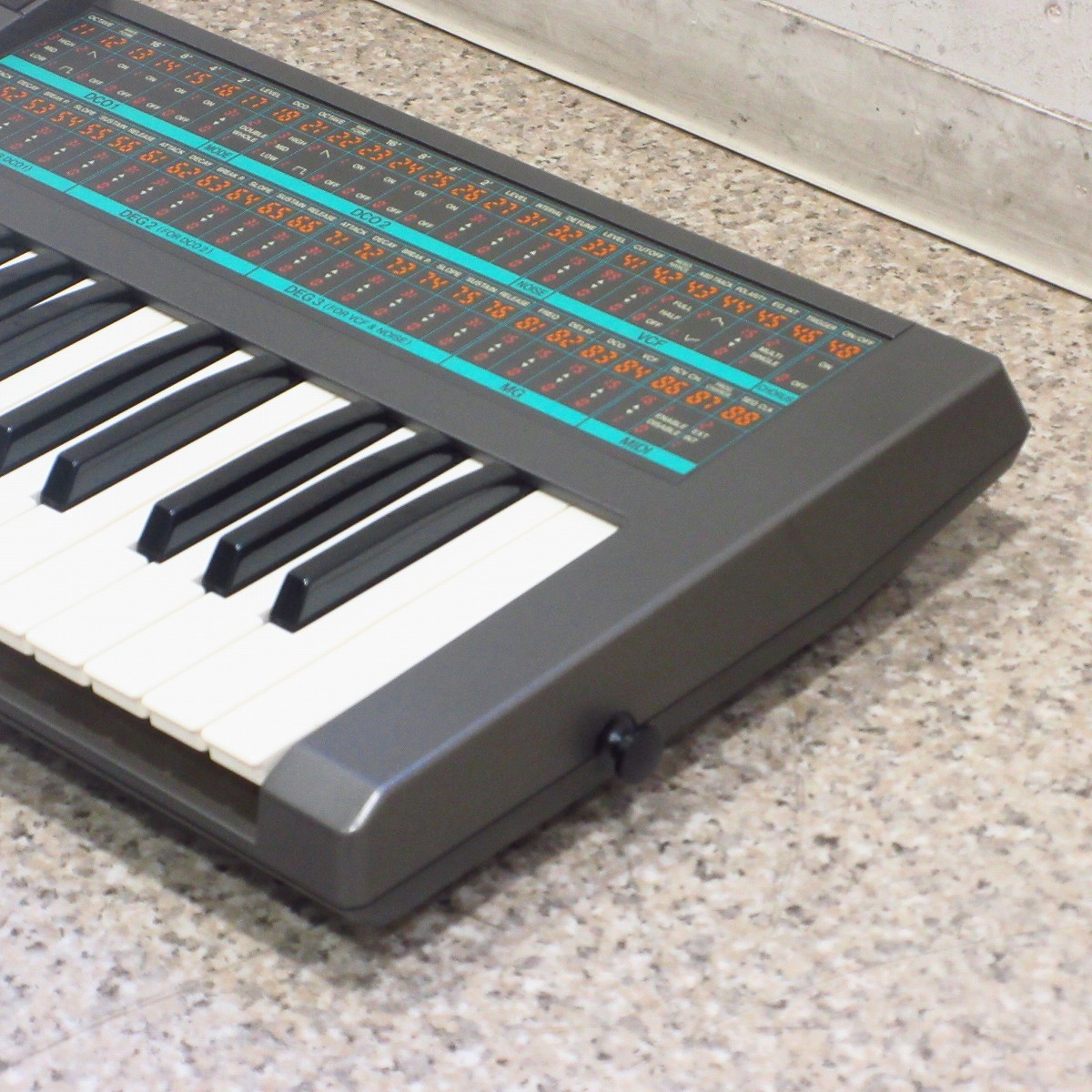 KORG POLY-800 /ハードケース付き メンテ済み！シンセサイザー KORG POLY-800 /ハードケース付き メンテ済み！シンセサイザー