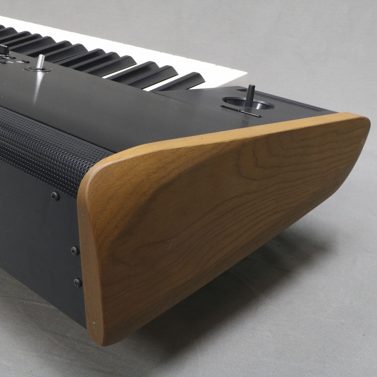 S*S様 KORG　KRONOS2-88 　ハードケース、ペダル付き KORG KRONOS2 61 Key Flagship Workstation Synthesizer 送料