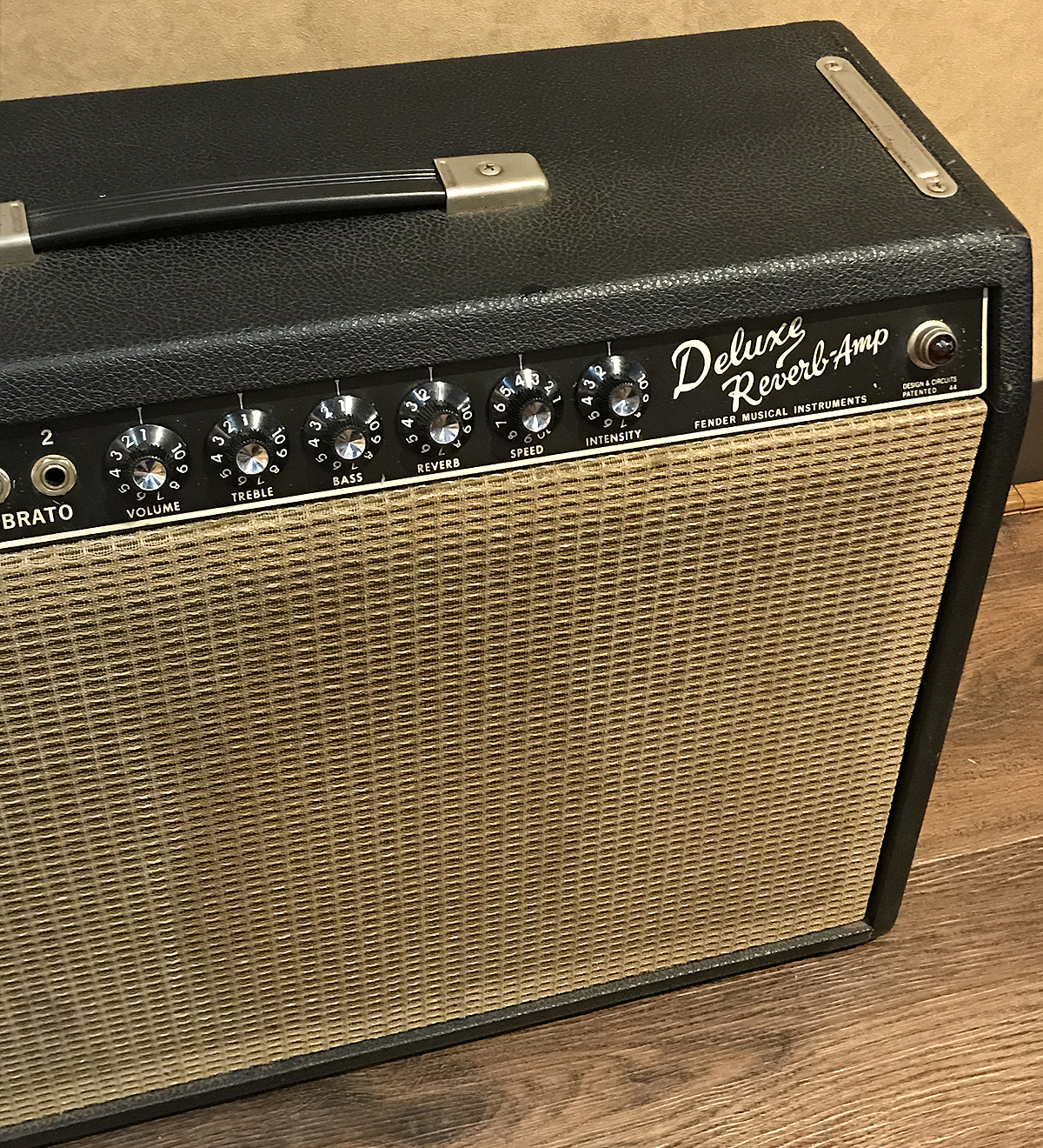 ギターアンプ Amazon.co.jp: TC Helicon アコースティックギターアンプ