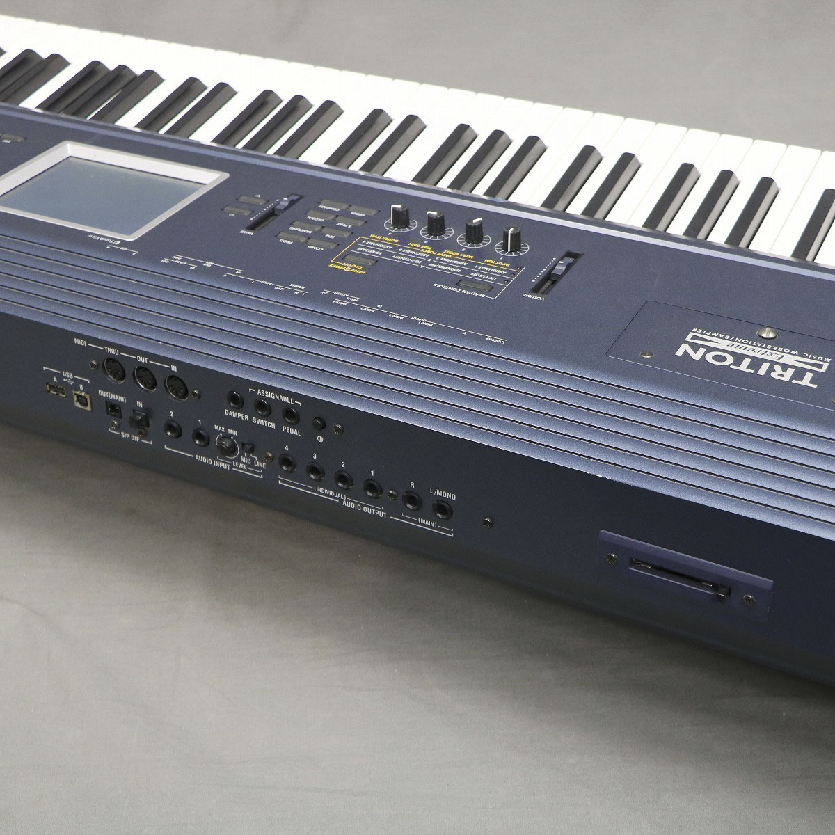 【引き取り限定】KORG TRITON Extreme 88 シンセサイザー 中古】 KORG / TRITON Extreme 88 【御茶ノ水本店】【6/24