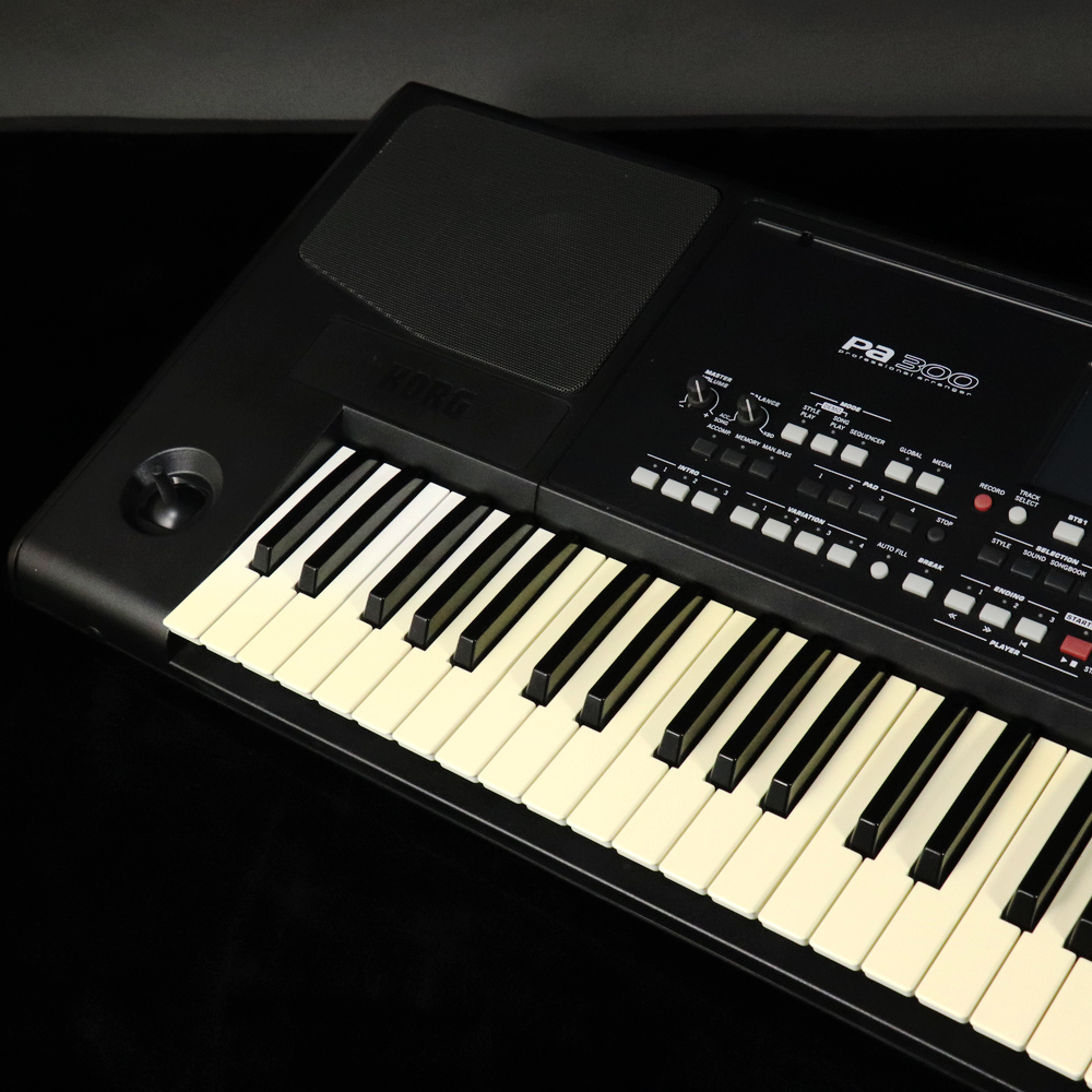 中古】KORG / Pa300 Professional Arranger 【梅田店