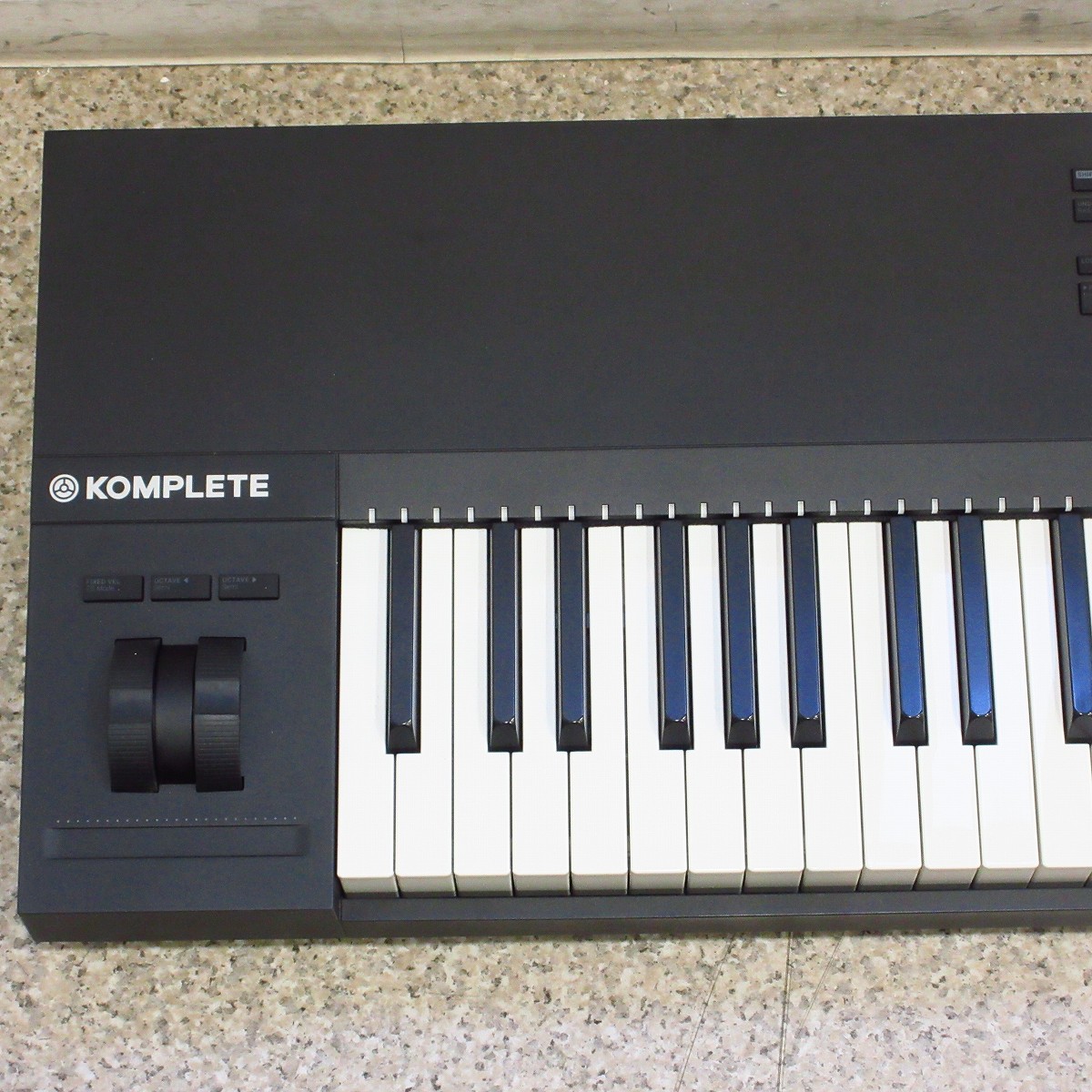 Native Instrumentsより新たなMIDIキーボード『KOMPLETE KONTROL