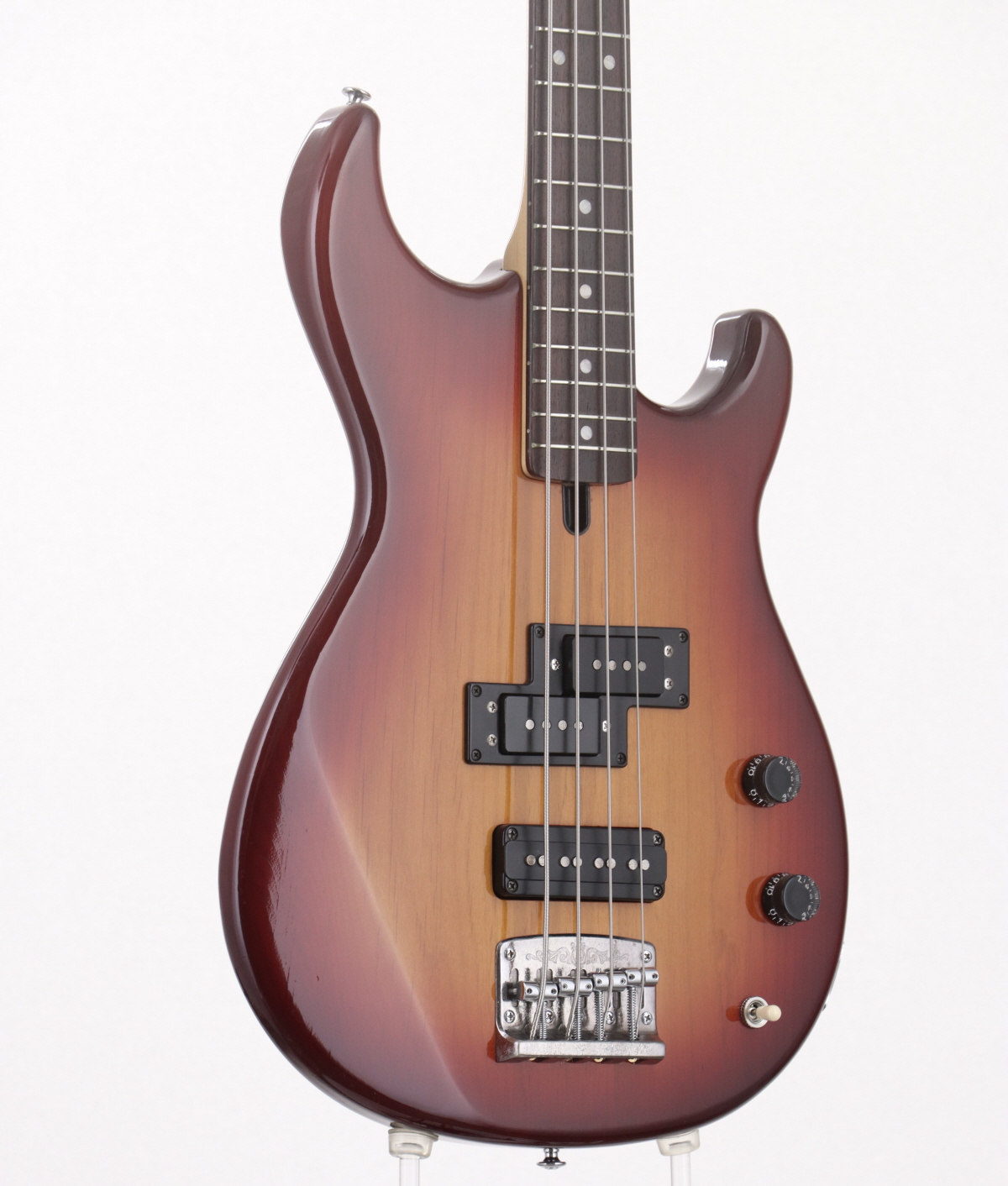 ベース YAMAHA BB Ⅶ 7 ケース付き ベース YAMAHA BB Ⅶ 7 ケース付き
