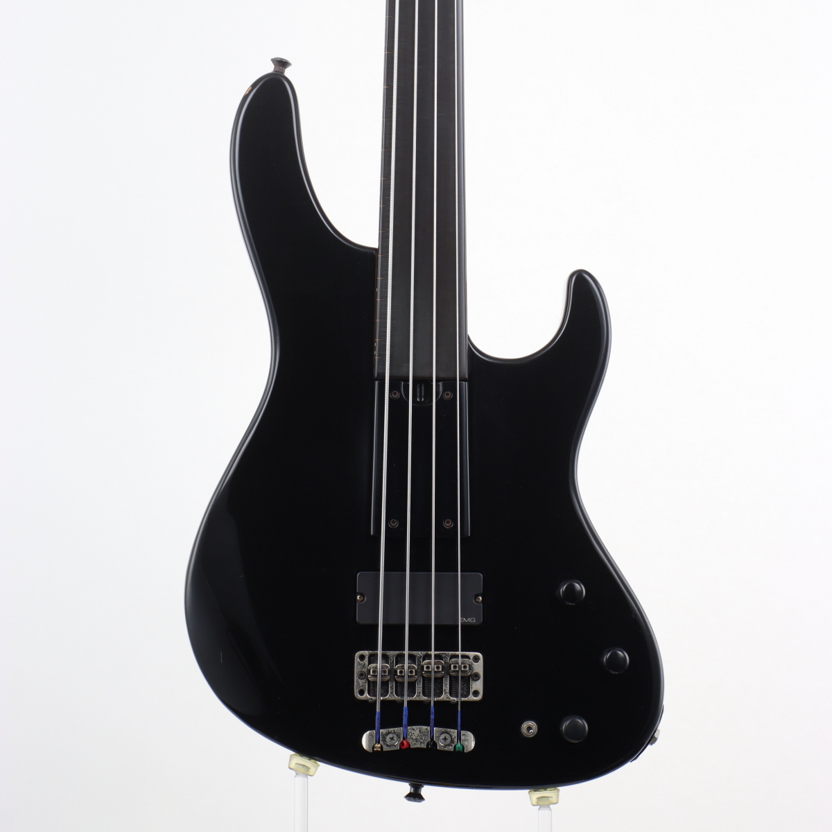 【中古品】　Bristol トレイ 黒 クリスタルアクセント オーバルサングラス - ノワール | CHARLES