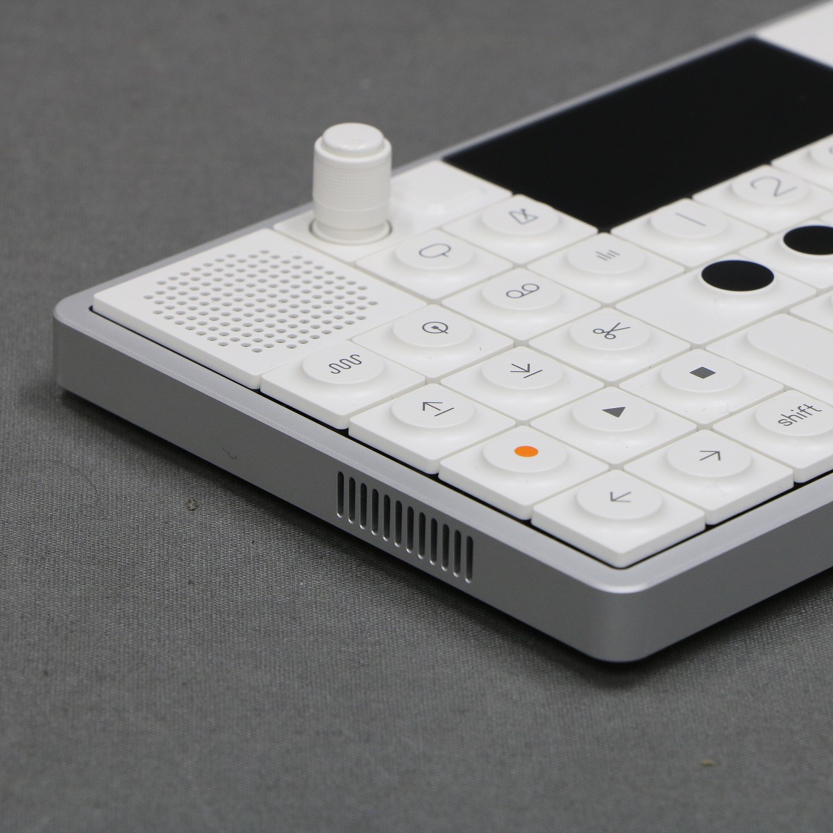 最終値下げ　Teenage Engineering OP-1 Field 美品 Teenage Engineering OP-1 Field Synthesizer | zZounds