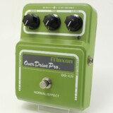 Maxon Chorus ペダル オリジナルの 10V アダプターが付属し 楽器