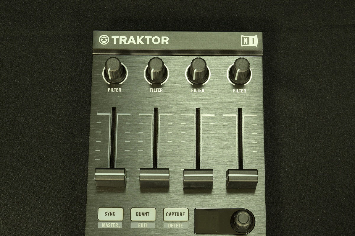 DJ機材 Native Instruments TRAKTOR KONTROL F1 Native Instruments (NI) TRAKTOR KONTROL F1 DJ コントローラー