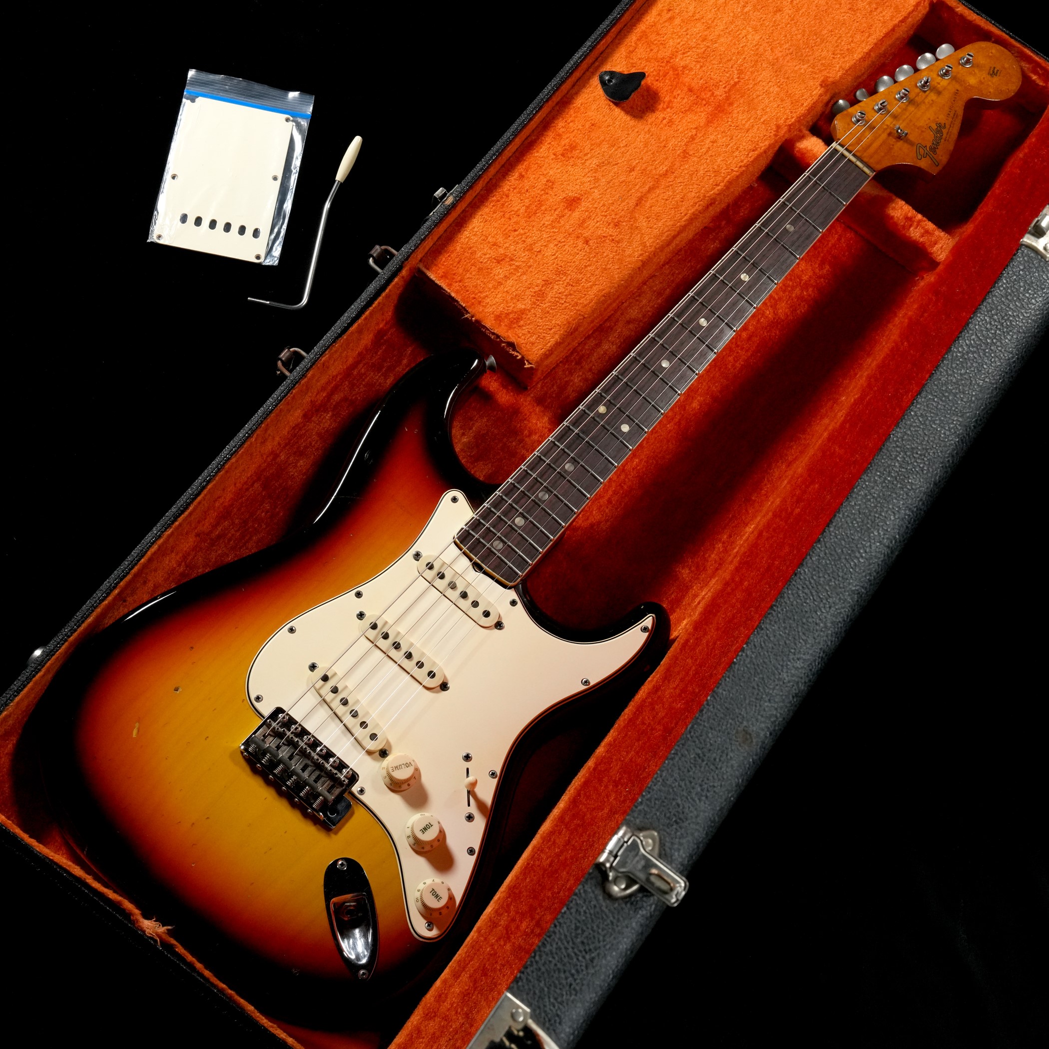Fender Stratocaster サンバースト ハードケース付き フェンダー ジャパン ストラトキャスター エレキギター タバコ