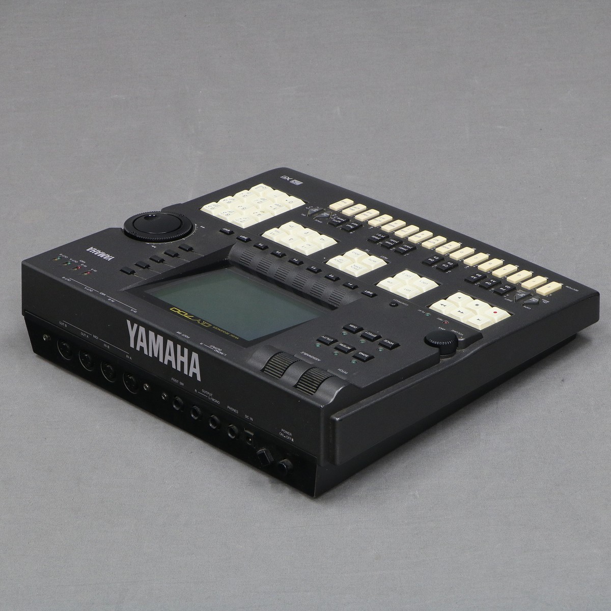 ヤマハ YAMAHA QY700 シーケンサー　アダプタ、専用バック付き YAMAHA ヤマハ MUSIC SEQUENCER ミュージックシーケンサー QY700