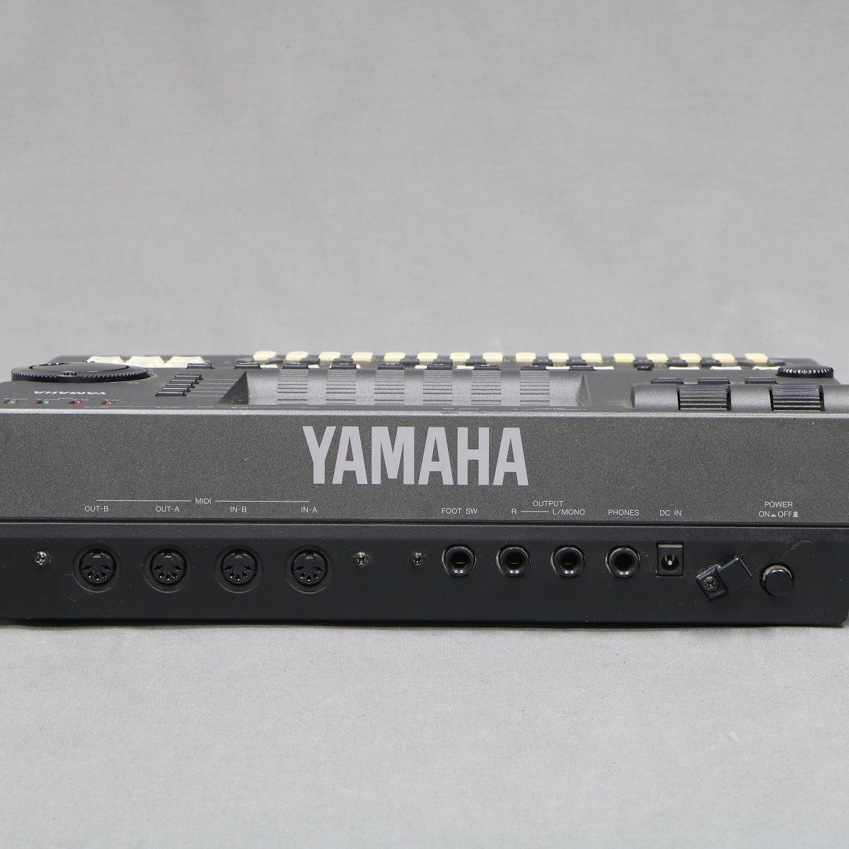 ヤマハ YAMAHA QY700 シーケンサー　アダプタ、専用バック付き Yahoo!オークション - YAMAHA ヤマハ QY700 シーケンサー ケース付き
