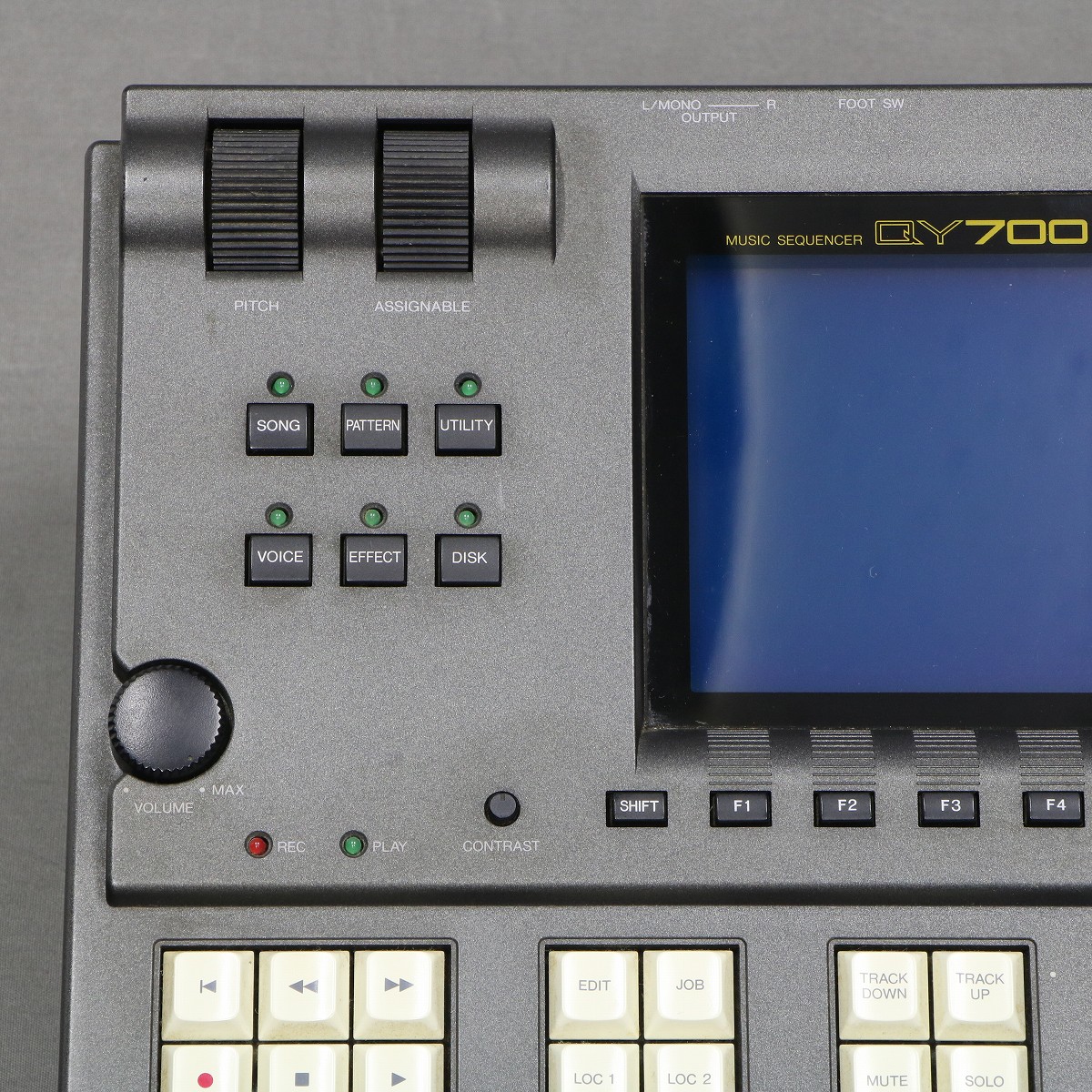 ヤマハ YAMAHA QY700 シーケンサー　アダプタ、専用バック付き YAMAHA ヤマハ MUSIC SEQUENCER ミュージックシーケンサー QY700