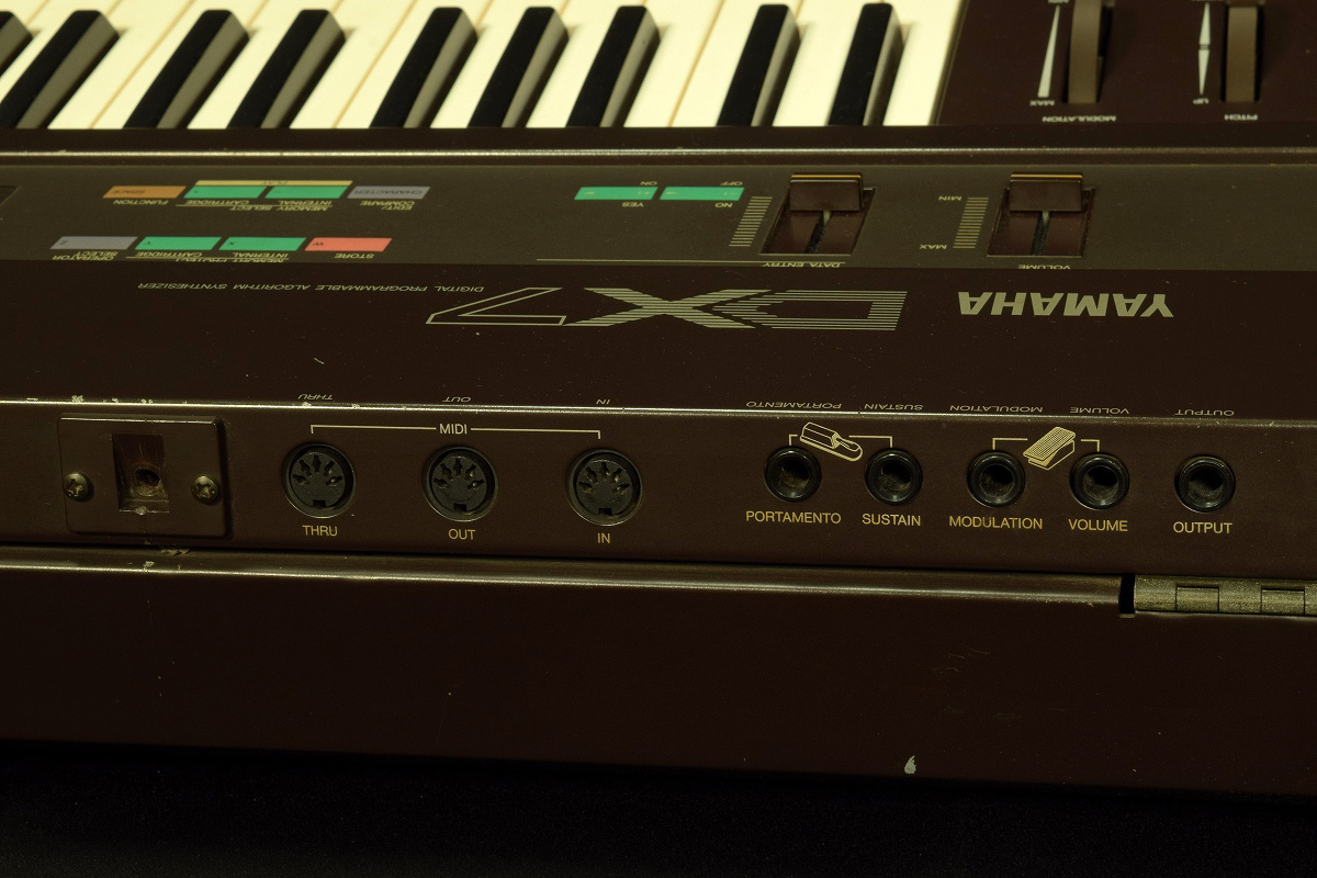 Yamaha DX7 デジタルプログラマブルアナログシンセサイザー中古品 Yamaha DX7 デジタルプログラマブルアナログシンセサイザー中古品