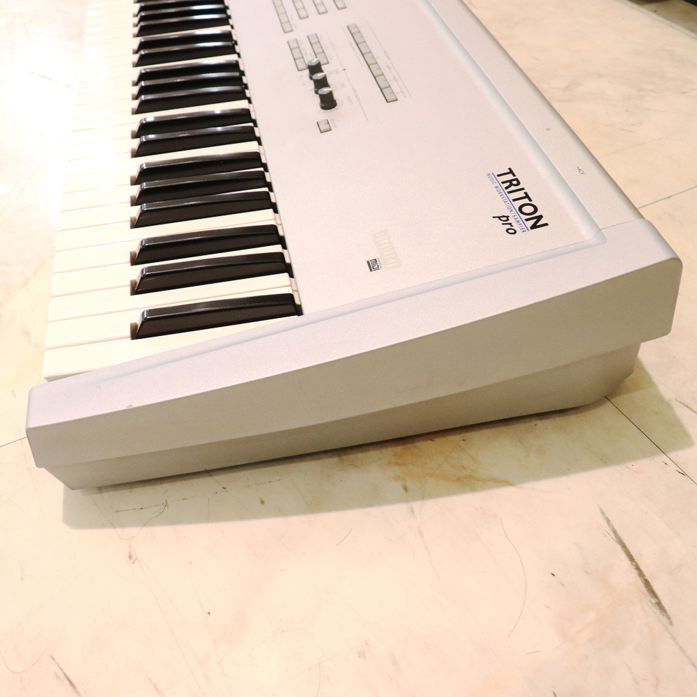 KORG コルグ TRITON トライトン PRO 76鍵盤 シンセサイザー