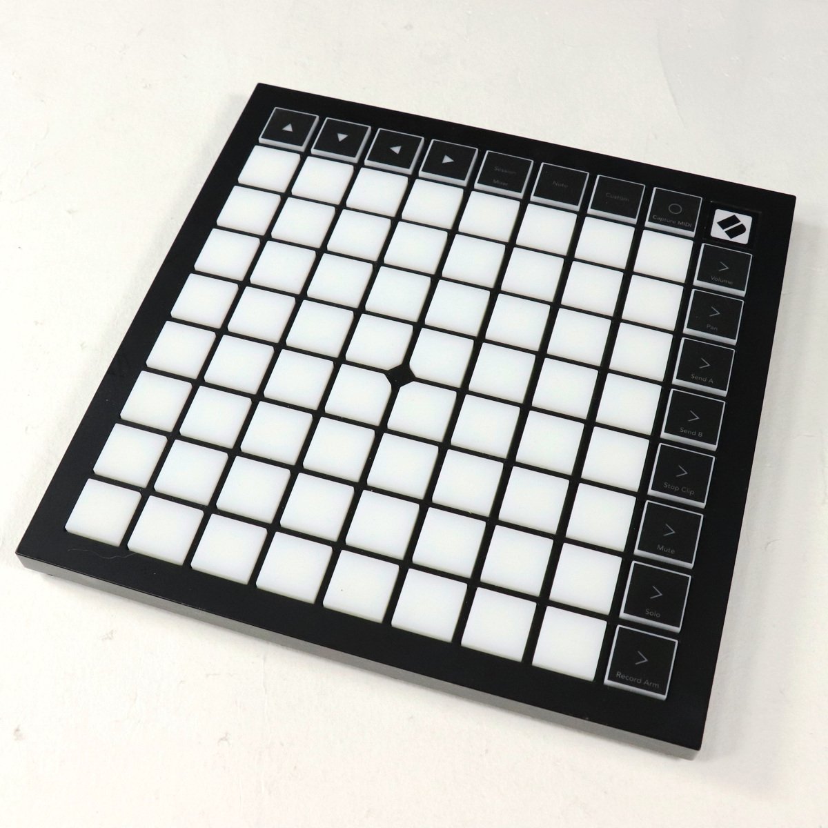 novation_launchpad_x_3qtangle.
