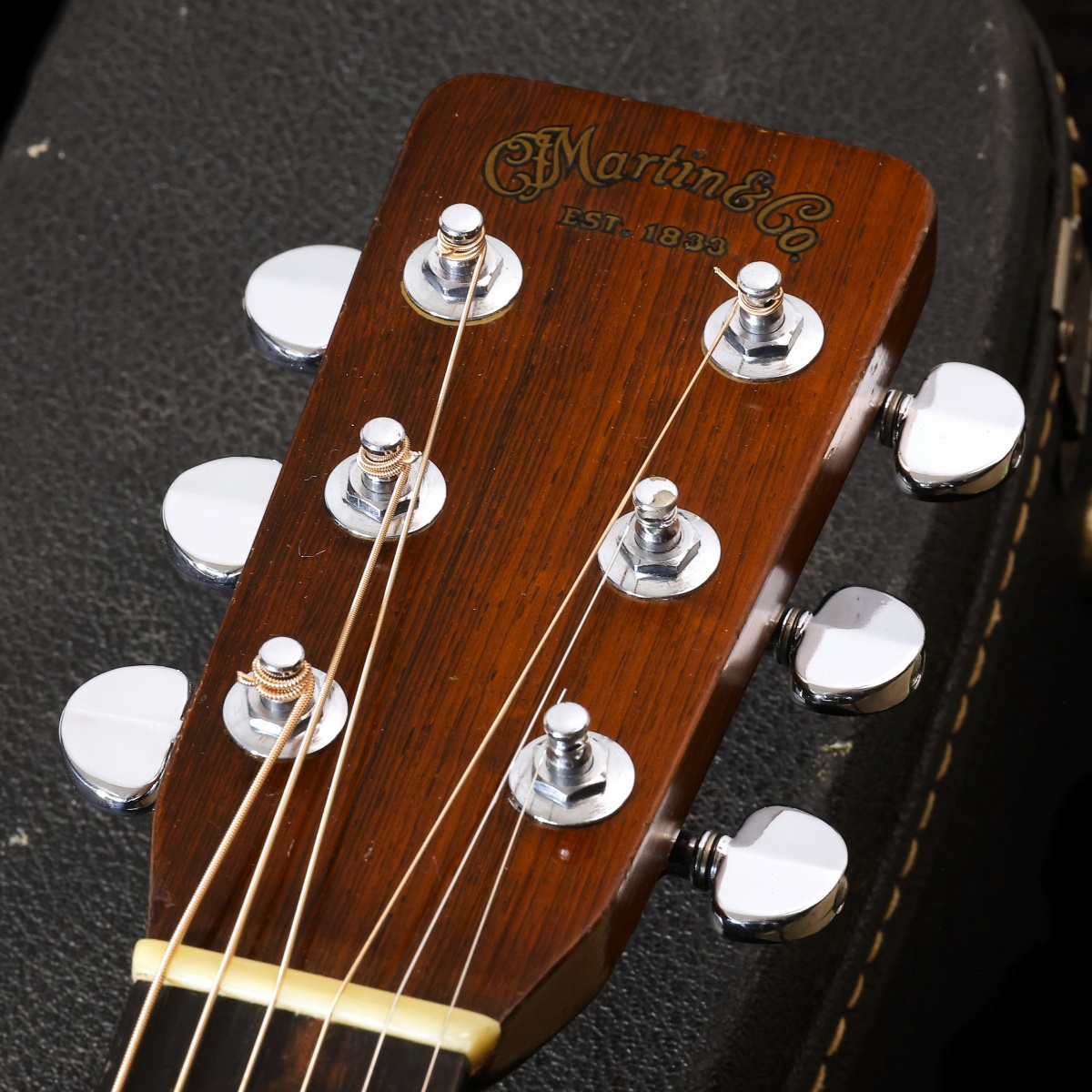 専用 Martin D-28 シリアルナンバー入り 木製プレート 専用 Martin D-28 シリアルナンバー入り 木製プレート - メルカリ