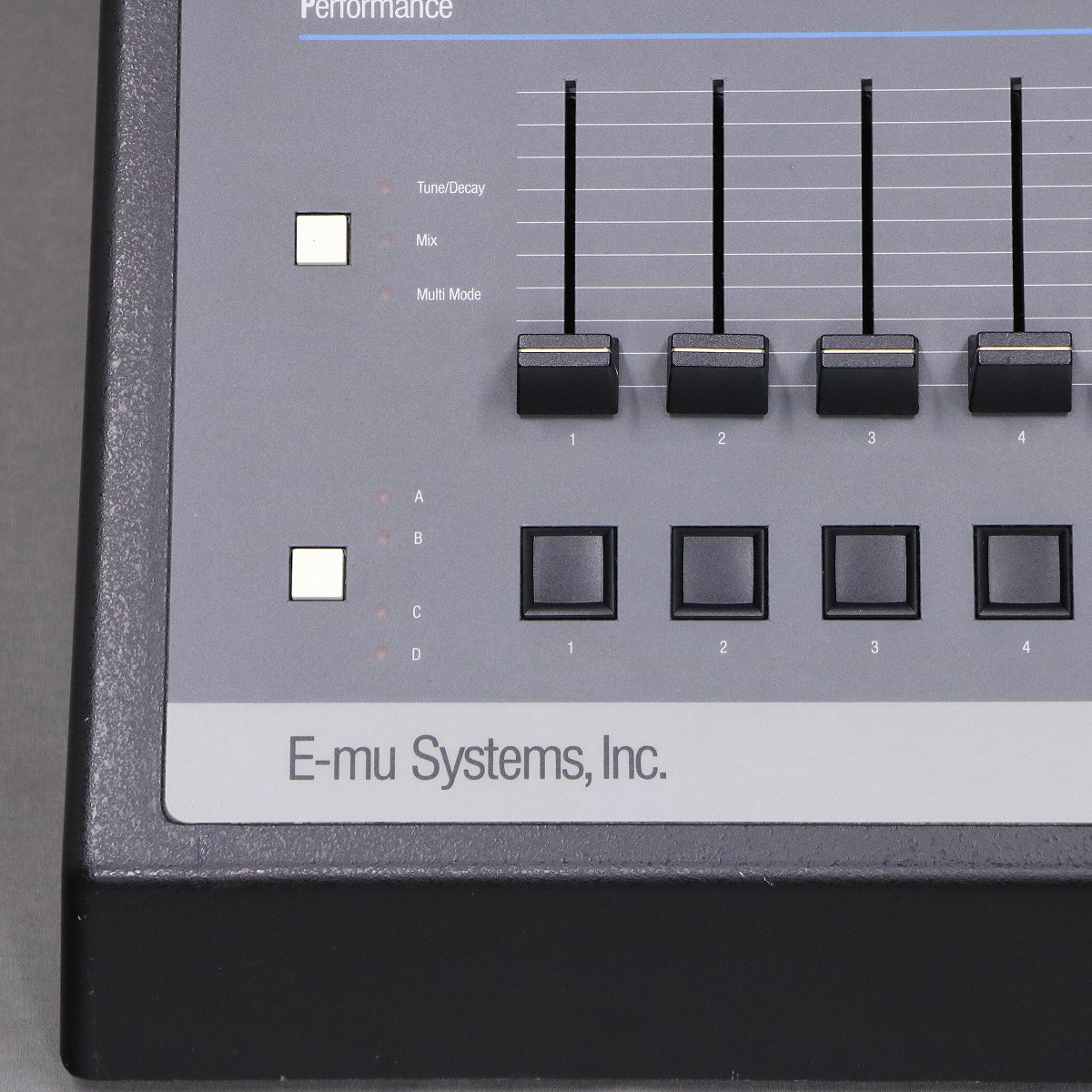 E-MU Vintage pro 中古　シンセサイザー moog Muse (ミューズ)8ボイス・アナログ・バイティンバー