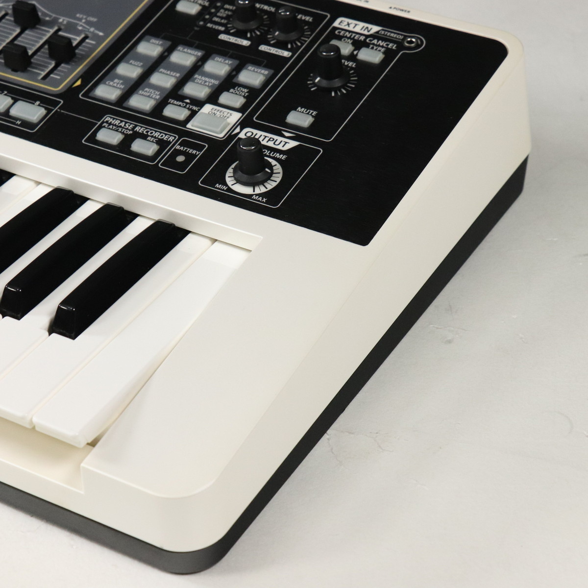 Roland GAIA SH-01 シンセサイザー 49鍵 YAMAHAケース付 Roland GAIA SH-01 シンセサイザー 49鍵 YAMAHAケース付